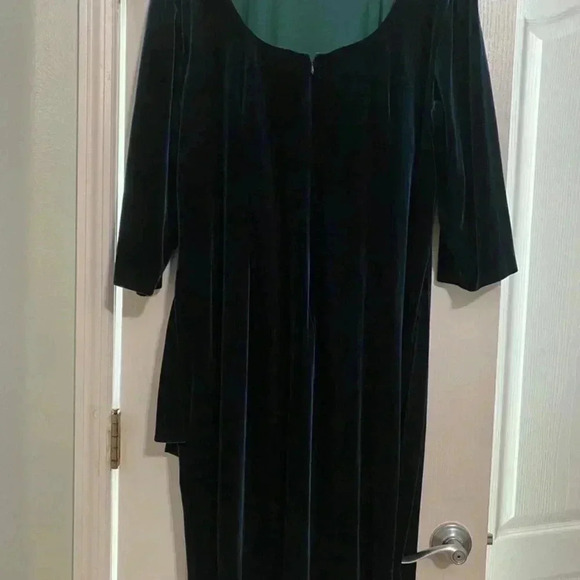 Alex Evenings Velvet Emerald Green Rhinestone Ruching cocktail dress - Picture 6 of 9